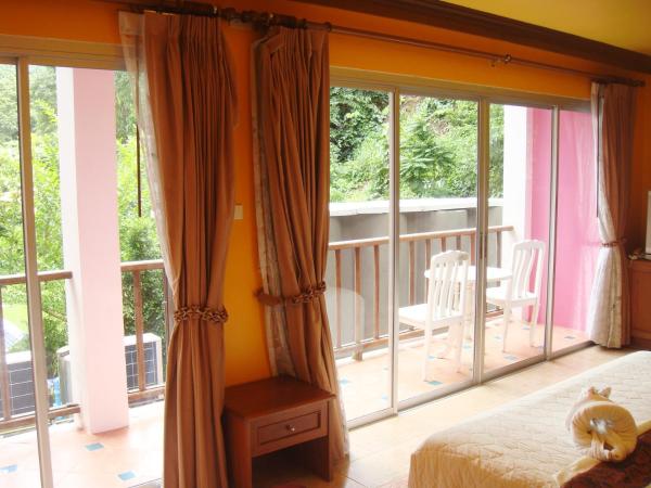 Cookies Hotel : photo 6 de la chambre chambre quadruple standard - côté colline