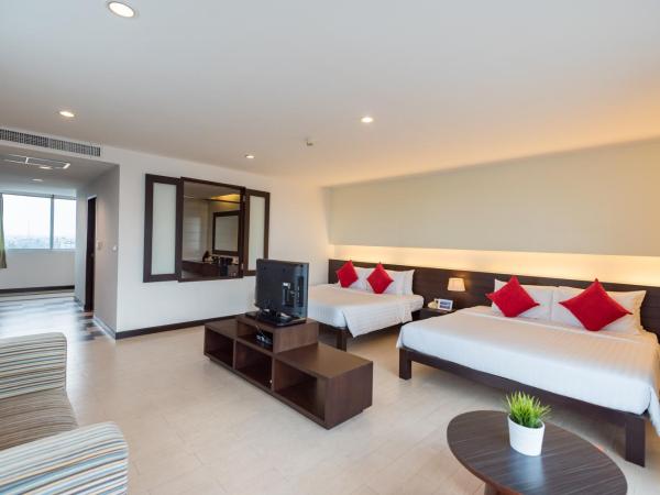 Hotel J Pattaya - SHA Extra Plus : photo 1 de la chambre grande chambre familiale deluxe