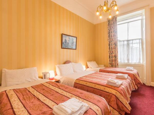 Menzies Guest House : photo 4 de la chambre chambre familiale (4 adultes)