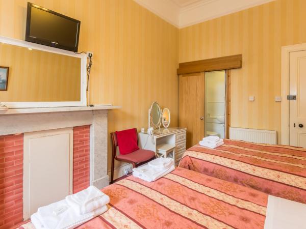 Menzies Guest House : photo 5 de la chambre chambre familiale (4 adultes)