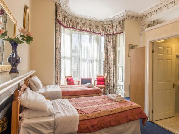 Menzies Guest House : photo 7 de la chambre chambre familiale (6 adultes)