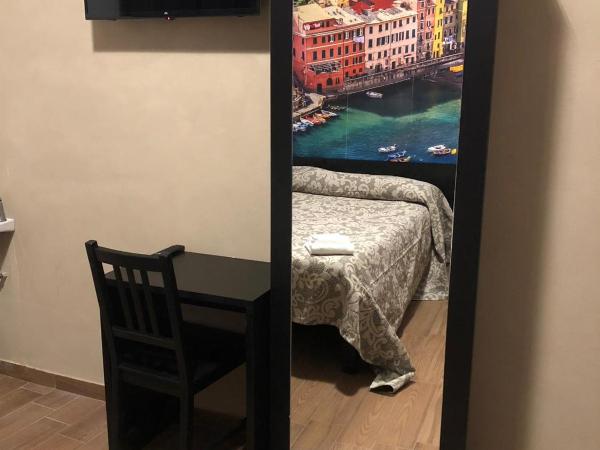 Albergo Corvetto Corso Lodi : photo 4 de la chambre chambre double ou lits jumeaux avec salle de bains commune