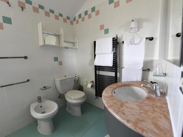 Hotel Europa : photo 7 de la chambre chambre quadruple premium avec forfait plage