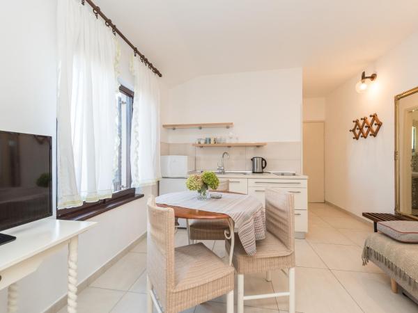 Poolside Stone Residences - Marina Bok : photo 4 de la chambre appartement 1 chambre avec balcon - vue sur l'eau