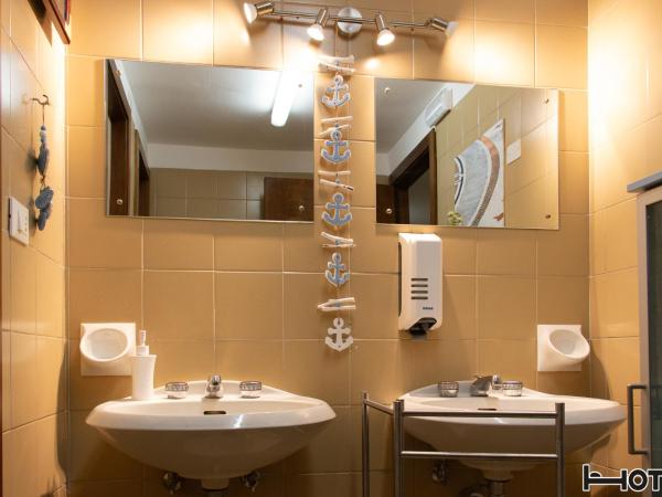 Hotel Youri Il Magnifico : photo 2 de la chambre chambre double ou lits jumeaux avec salle de bains privative externe