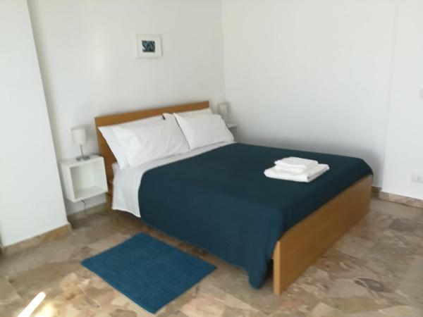B&B La Terrazza Near The Beach : photo 1 de la chambre chambre double avec salle de bains privative séparée