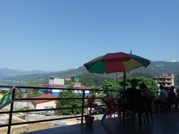 Pokhara Youth Hostel : photo 5 de la chambre chambre double – vue sur lac