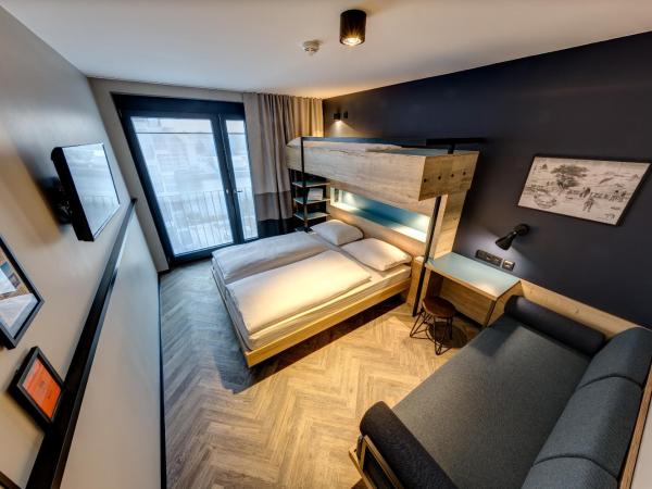 Schulz Hotel Berlin Wall at the East Side Gallery : photo 4 de la chambre chambre triple standard