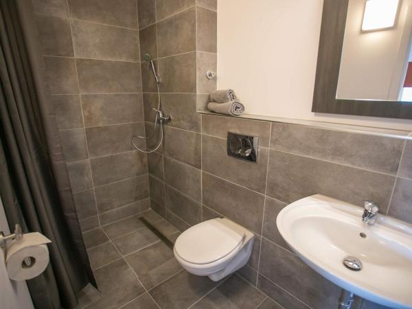Apartments A7 : photo 1 de la chambre chambre simple avec salle de bains 