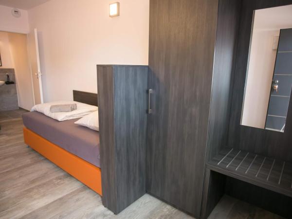 Apartments A7 : photo 7 de la chambre chambre simple avec salle de bains 