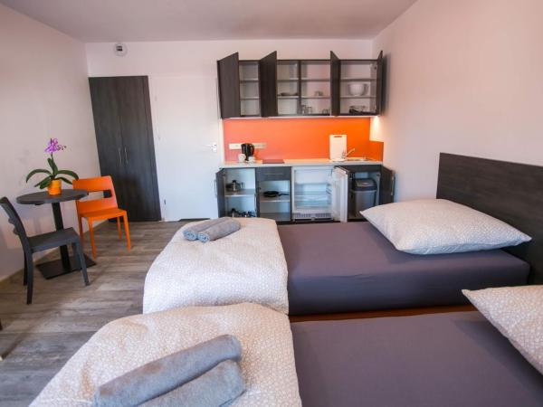 Apartments A7 : photo 5 de la chambre chambre double avec salle de bains privative