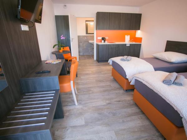 Apartments A7 : photo 8 de la chambre chambre double avec salle de bains privative
