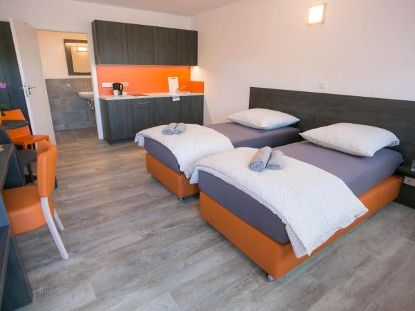 Apartments A7 : photo 9 de la chambre chambre double avec salle de bains privative