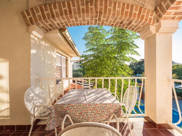 Poolside Stone Residences - Marina Bok : photo 2 de la chambre appartement 1 chambre avec balcon - vue sur l'eau