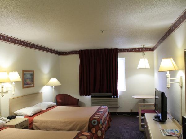 Super 8 by Wyndham San Antonio/Fiesta : photo 4 de la chambre chambre 2 lits queen-size - non-fumeurs