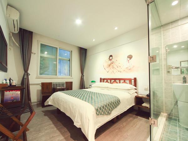 Time Traveller Hotel- Near Beijing Yonghe Lama Temple, Ghost Street, Beihai Park, Jingshan Park, Drum Tower, Houhai Bar Street, Tian'anmen Square, Located in Beijing traditional Hutongs, 5 minutes away from Subway, Free laundry Serive : photo 6 de la chambre chambre double Économique
