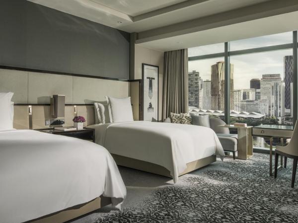Four Seasons Hotel Kuala Lumpur : photo 1 de la chambre chambre double premier - vue sur parc