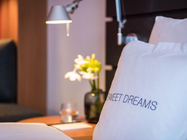 THE MADISON Hotel Hamburg : photo 5 de la chambre chambre standard lit queen-size