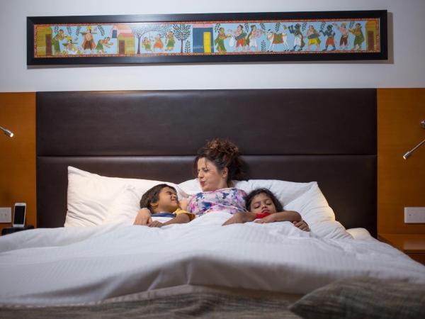 Mercure Hyderabad KCP Banjara Hills, An Accor Hotel : photo 8 de la chambre deluxe room,20% discount on food & soft beverages (except in room dining) ,20% discount on spa