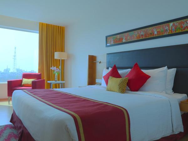 Mercure Hyderabad KCP Banjara Hills, An Accor Hotel : photo 3 de la chambre superior room with one queen size bed,city view with 10% discount on food & soft beverages (except in room dining)