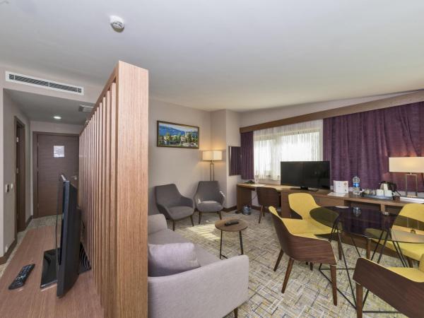 Land Park Hotel : photo 4 de la chambre suite avec terrasse 