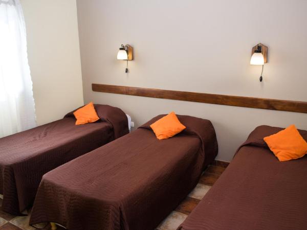 Hostel Inn Calafate : photo 1 de la chambre chambre triple standard