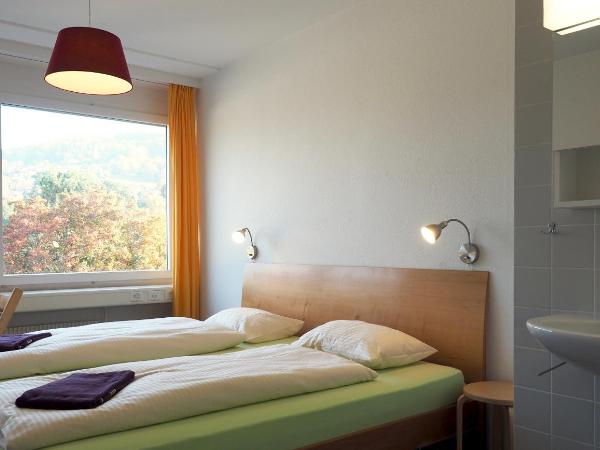 Hostel 77 Bern : photo 1 de la chambre chambre double ou lits jumeaux avec salle de bains commune