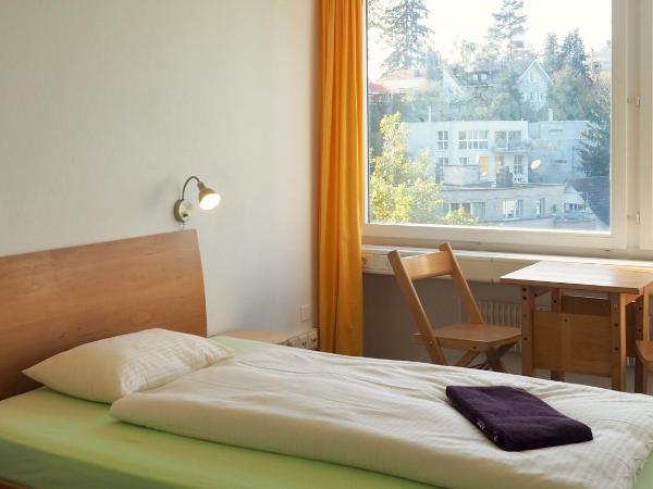 Hostel 77 Bern : photo 4 de la chambre chambre double ou lits jumeaux avec salle de bains commune