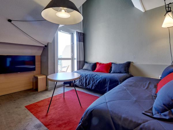 Photo 2 de la chambre chambre en duplex avec 1 lit double et 2 lits simples et avec balcon