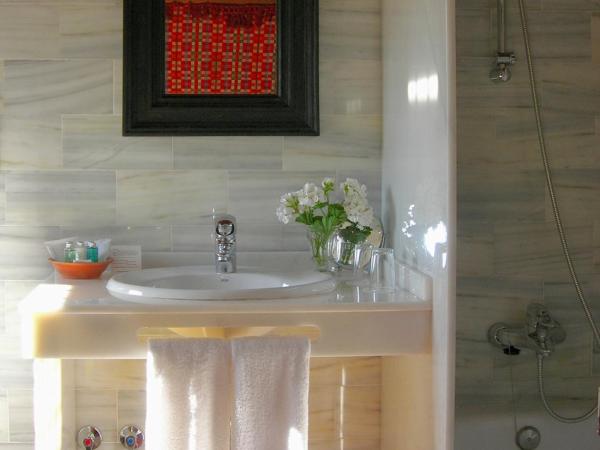 Hotel Santa Isabel La Real : photo 8 de la chambre chambre familiale (2 adultes + 2 enfants)