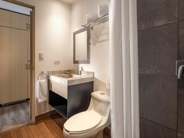 ROOM Hotel & Suites : photo 1 de la chambre chambre double avec terrasse