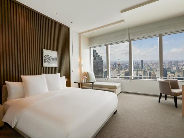 Park Hyatt Shanghai : photo 1 de la chambre chambre lit king-size avec vue