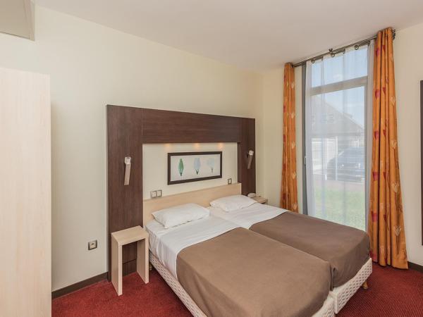 Hostellerie Saint Vincent Beauvais Aeroport : photo 2 de la chambre chambre lits jumeaux supérieure