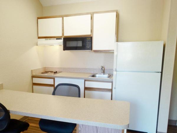 Extended Stay America Suites - Louisville - Alliant Avenue : photo 6 de la chambre studio de luxe avec 2 lits doubles - non-fumeurs