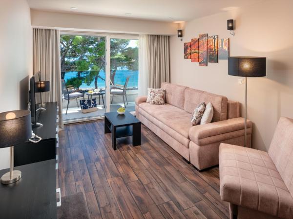 Hotel Central Beach 9 : photo 2 de la chambre appartement 1 chambre avec balcon et vue sur mer