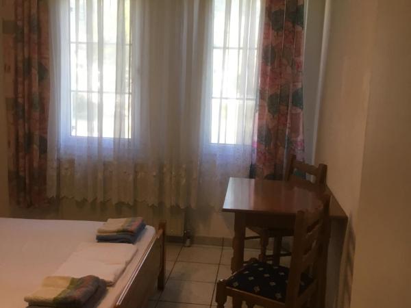 Villa Elena : photo 5 de la chambre chambre double - vue sur montagne