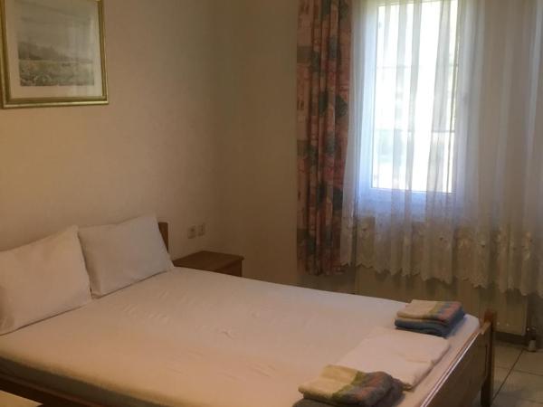 Villa Elena : photo 4 de la chambre chambre double - vue sur montagne