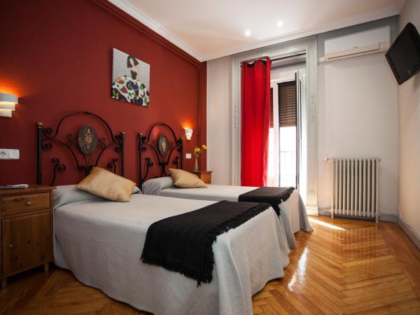 Hostal Aresol : photo 2 de la chambre chambre double supérieure