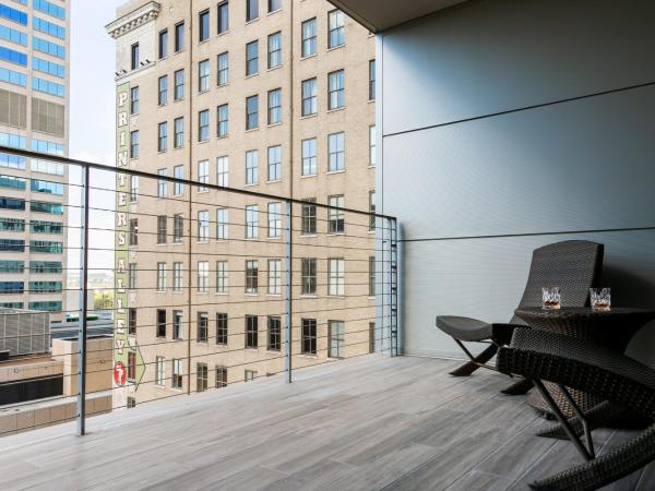 Bobby Hotel : photo 4 de la chambre chambre lit king-size avec balcon