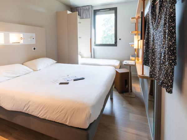 ibis budget Rennes Rte Lorient : photo 4 de la chambre chambre avec 1 lit double et 1 lit escamotable