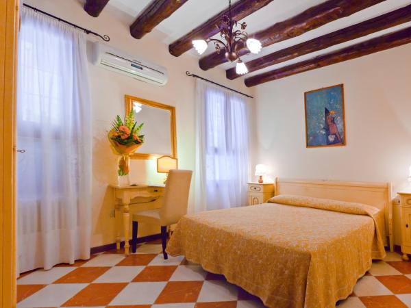 Hotel Henry : photo 7 de la chambre chambre double