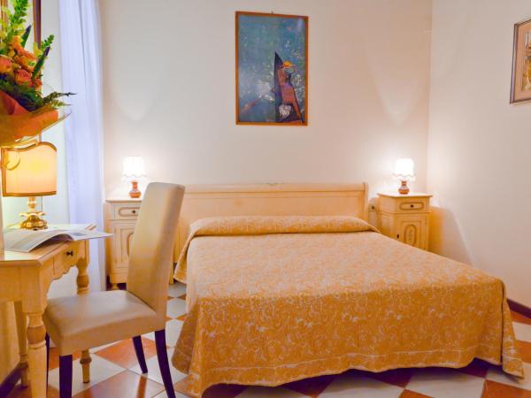 Hotel Henry : photo 6 de la chambre chambre double