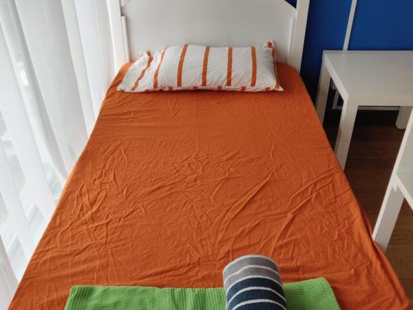 SkyBed Over The Sky Hostel @Regalia Suites & Residences KL : photo 4 de la chambre lit superposé dans dortoir mixte