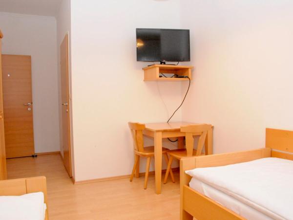 Privatzimmer Familie Schwarz : photo 3 de la chambre chambre double ou lits jumeaux avec salle de bains