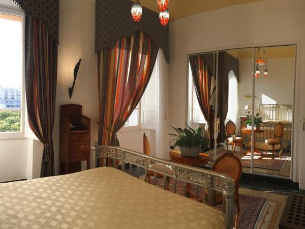 Villa Las Tronas Hotel & SPA : photo 1 de la chambre suite avec vue sur parc et balcon
