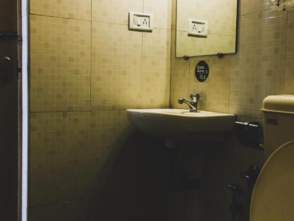 Palm Grove Service Villa : photo 4 de la chambre chambre double climatisée