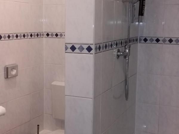 Hotel Baan : photo 5 de la chambre chambre familiale avec salle de bains privative