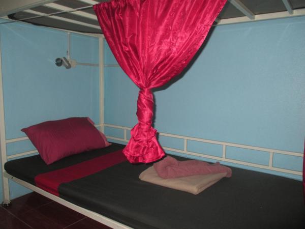 Rehab Hostel : photo 3 de la chambre lit superposé dans dortoir mixte