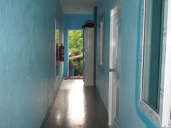 Rehab Hostel : photo 1 de la chambre lit dans un dortoir de 4 lits