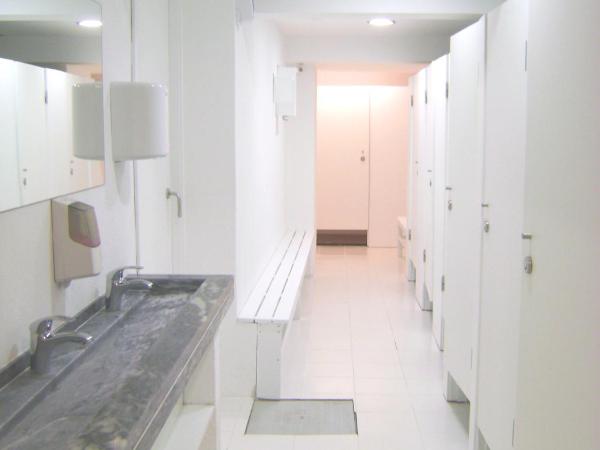 WW Hostel & Suites : photo 5 de la chambre chambre double avec salle de bains commune